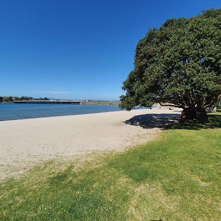 Tauranga - Big, Beautiful Villa On The Water! Екстер'єр фото