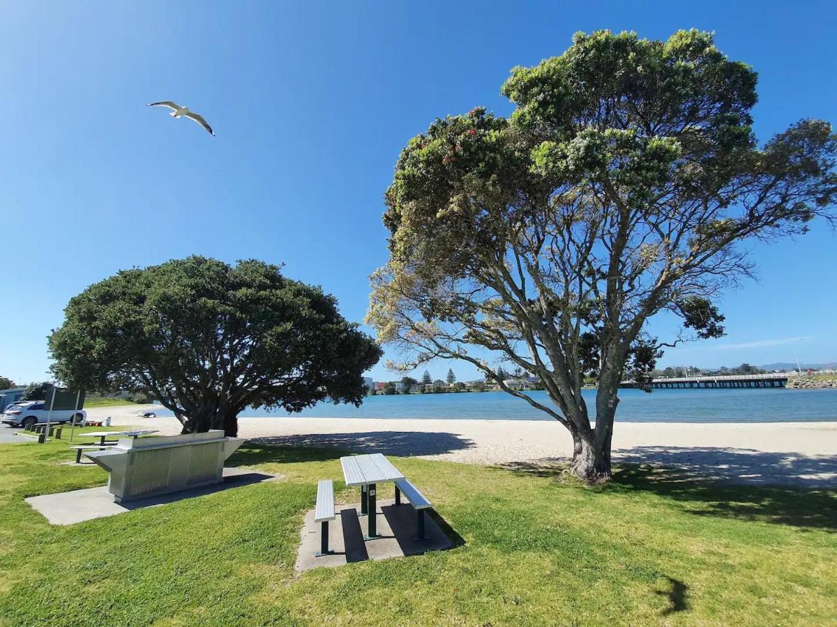 Tauranga - Big, Beautiful Villa On The Water! Екстер'єр фото